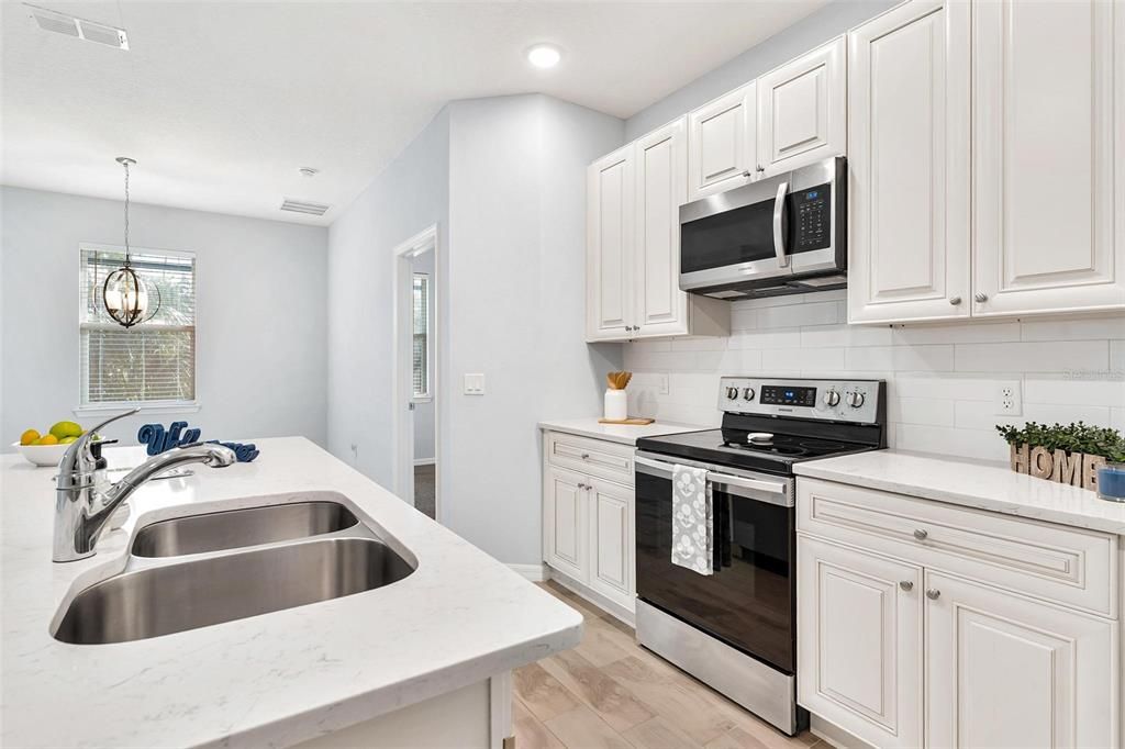 For Sale: $329,900 (3 beds, 2 baths, 1552 Square Feet)