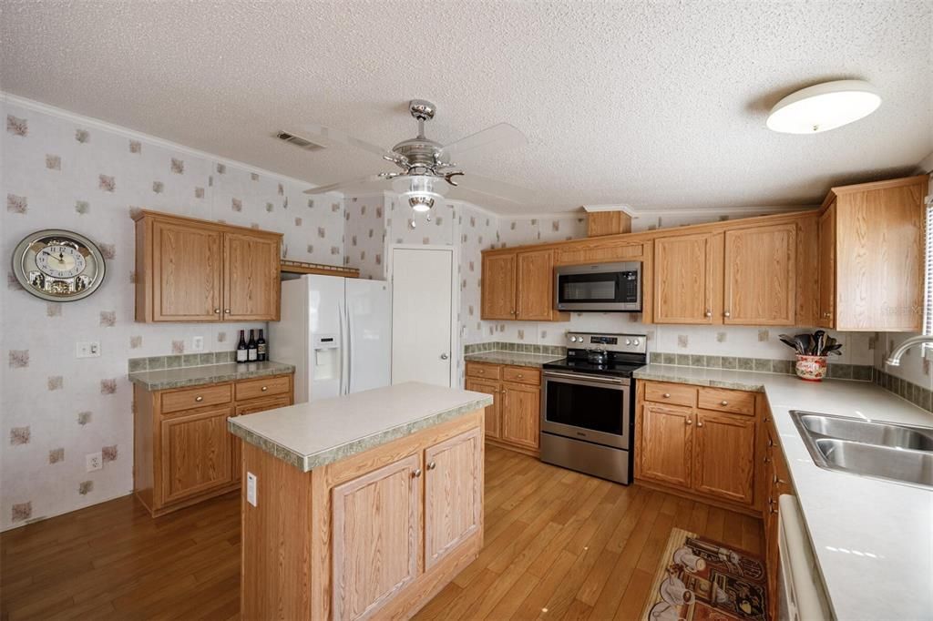 En Venta: $297,500 (4 camas, 2 baños, 1590 Pies cuadrados)