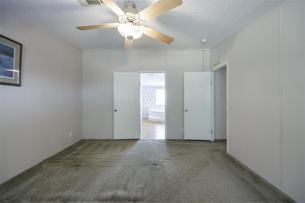 En Venta: $297,500 (4 camas, 2 baños, 1590 Pies cuadrados)