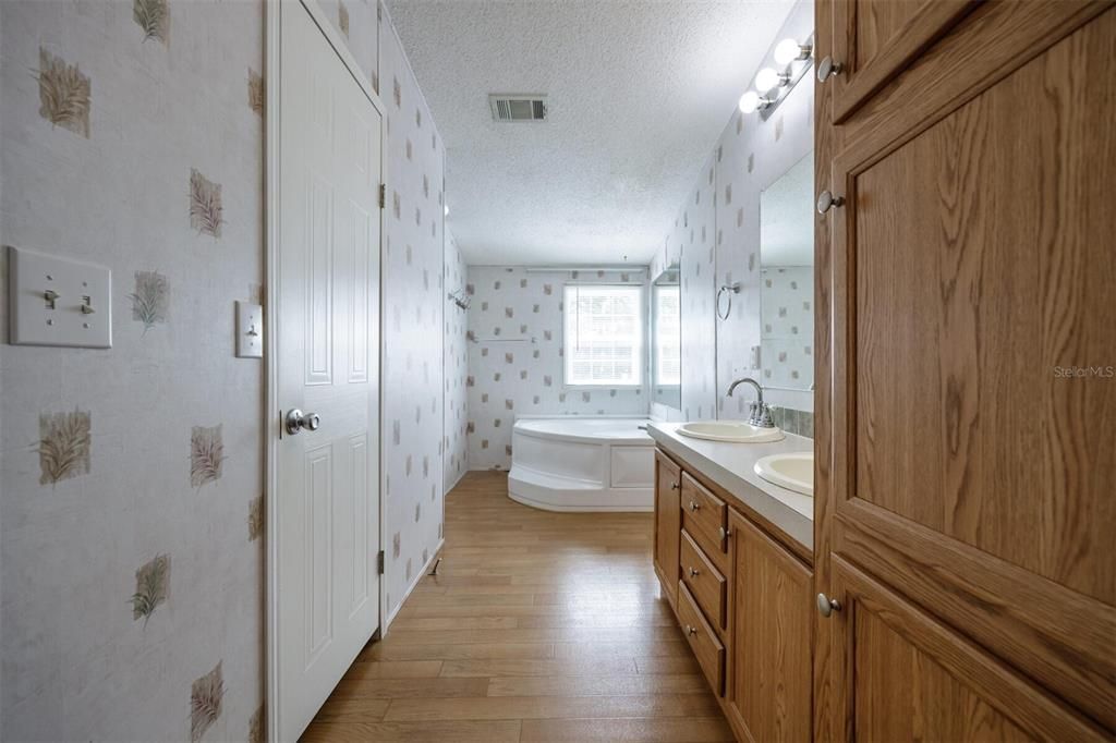 En Venta: $297,500 (4 camas, 2 baños, 1590 Pies cuadrados)