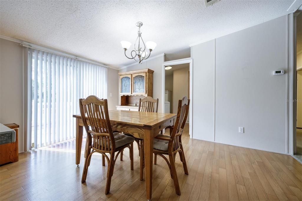 En Venta: $297,500 (4 camas, 2 baños, 1590 Pies cuadrados)