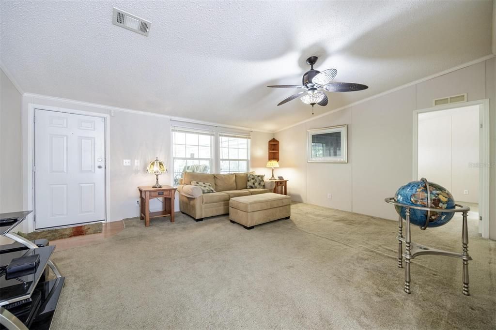 En Venta: $297,500 (4 camas, 2 baños, 1590 Pies cuadrados)