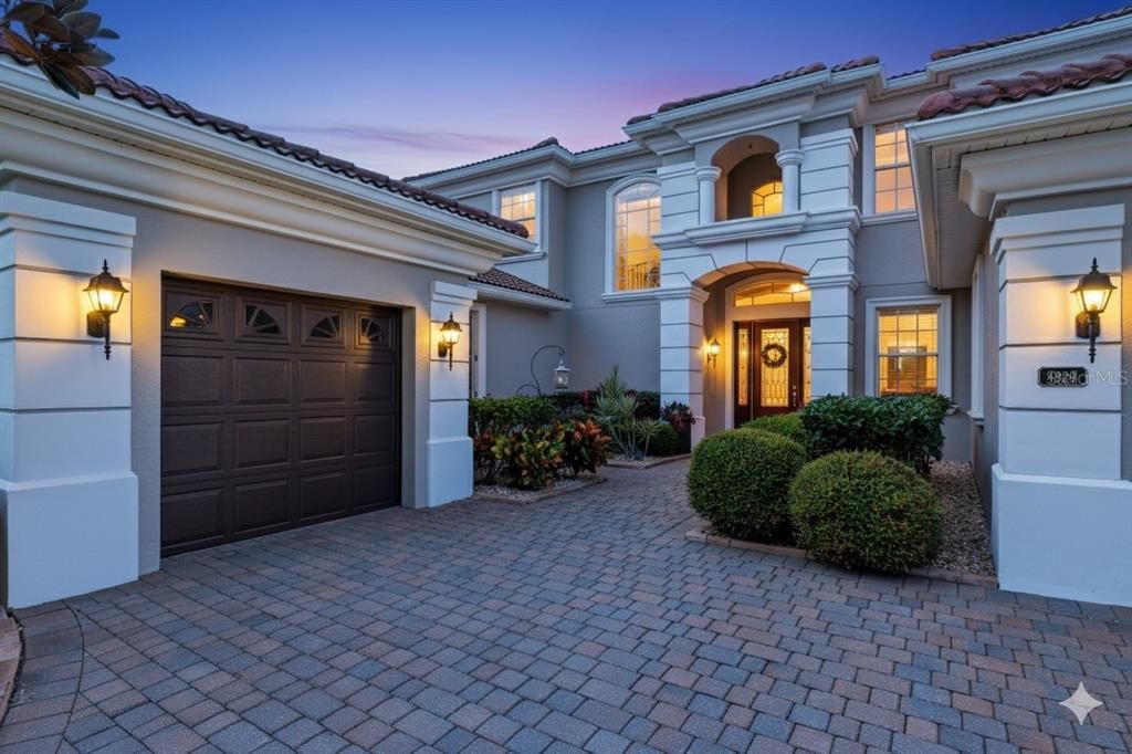 Activo con contrato: $629,900 (4 camas, 4 baños, 3386 Pies cuadrados)