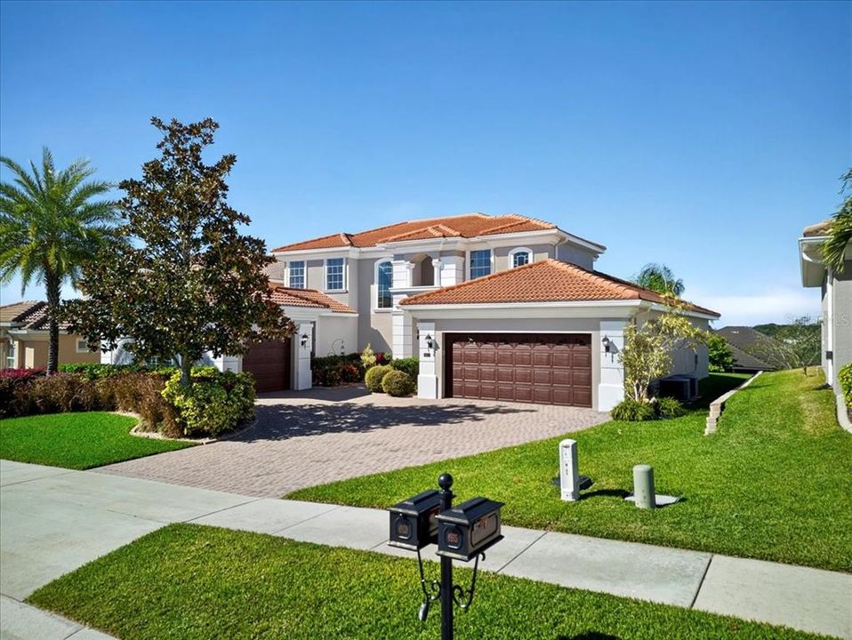 Activo con contrato: $629,900 (4 camas, 4 baños, 3386 Pies cuadrados)