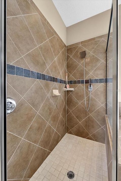 Activo con contrato: $629,900 (4 camas, 4 baños, 3386 Pies cuadrados)