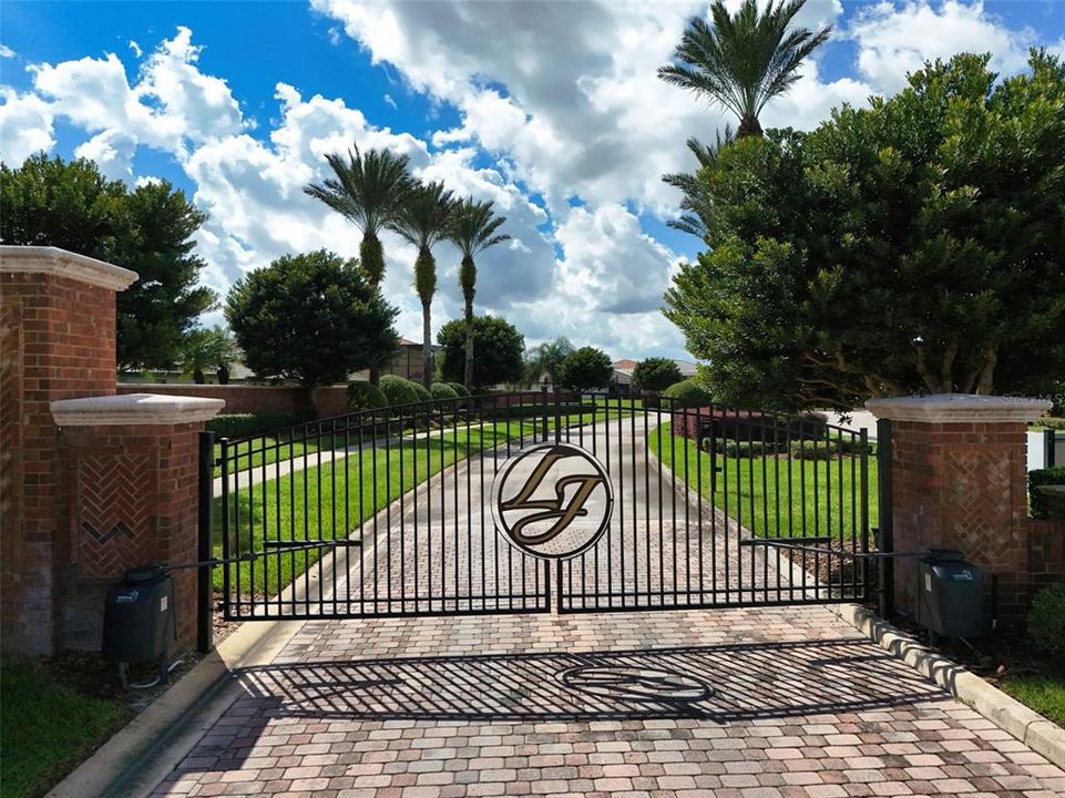 Activo con contrato: $629,900 (4 camas, 4 baños, 3386 Pies cuadrados)