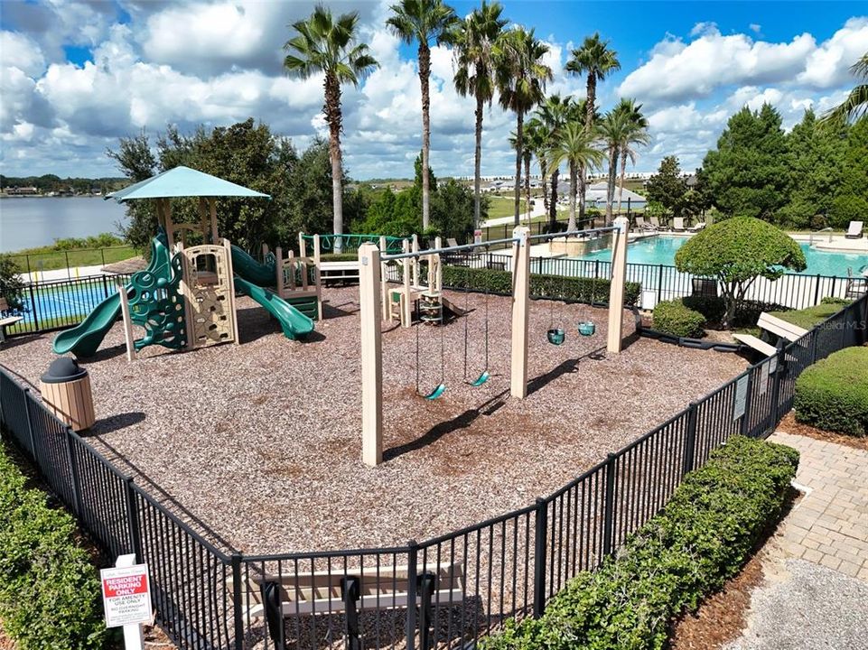 Activo con contrato: $629,900 (4 camas, 4 baños, 3386 Pies cuadrados)