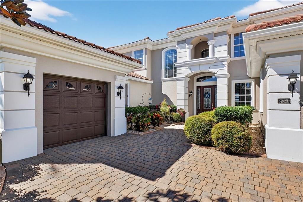 Activo con contrato: $629,900 (4 camas, 4 baños, 3386 Pies cuadrados)