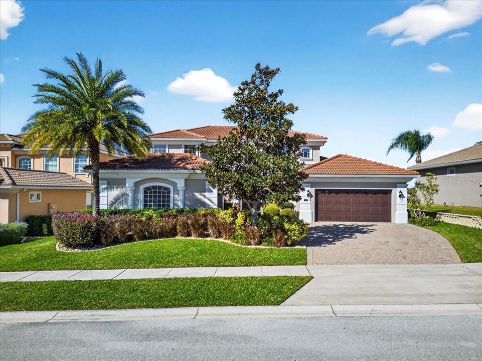 Activo con contrato: $629,900 (4 camas, 4 baños, 3386 Pies cuadrados)