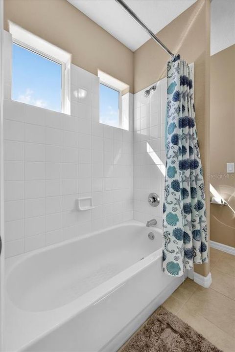 Activo con contrato: $629,900 (4 camas, 4 baños, 3386 Pies cuadrados)