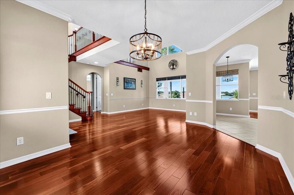 Activo con contrato: $629,900 (4 camas, 4 baños, 3386 Pies cuadrados)