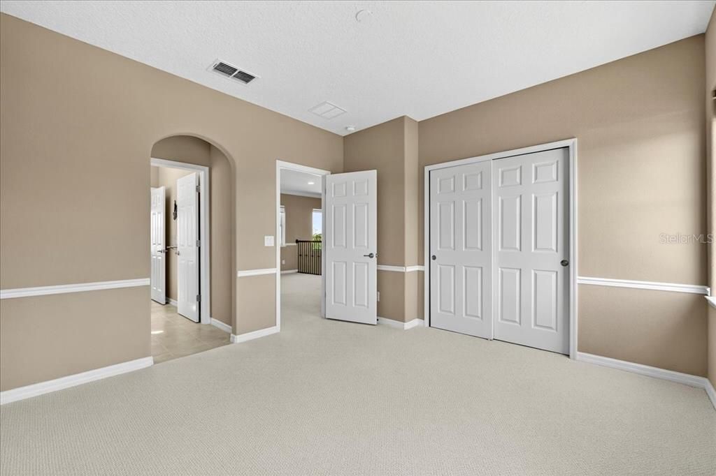 Activo con contrato: $629,900 (4 camas, 4 baños, 3386 Pies cuadrados)