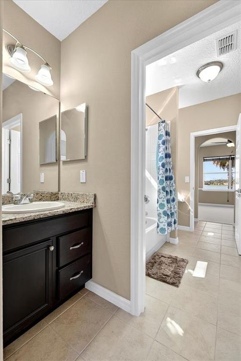 Activo con contrato: $629,900 (4 camas, 4 baños, 3386 Pies cuadrados)