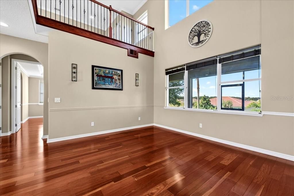 Activo con contrato: $629,900 (4 camas, 4 baños, 3386 Pies cuadrados)