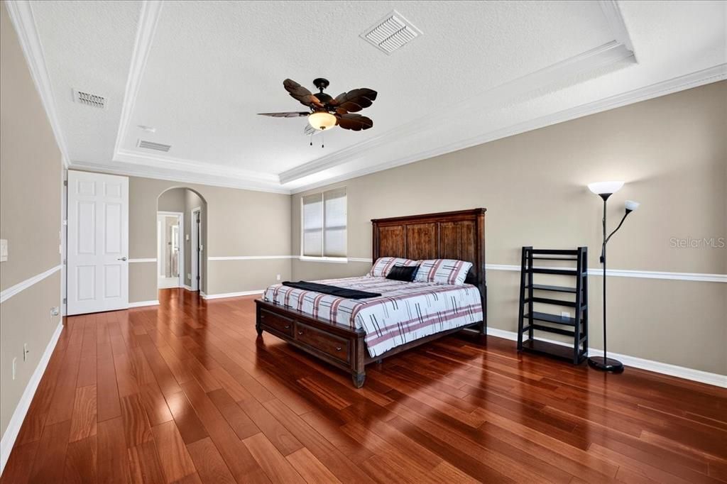 Activo con contrato: $629,900 (4 camas, 4 baños, 3386 Pies cuadrados)