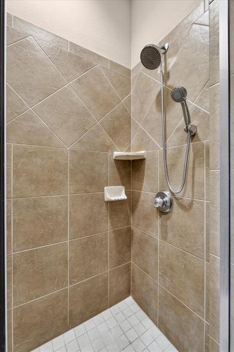 Activo con contrato: $629,900 (4 camas, 4 baños, 3386 Pies cuadrados)