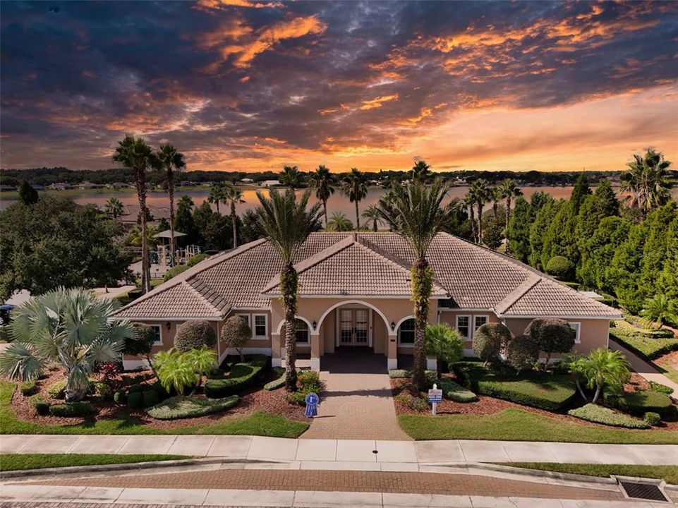 Activo con contrato: $629,900 (4 camas, 4 baños, 3386 Pies cuadrados)