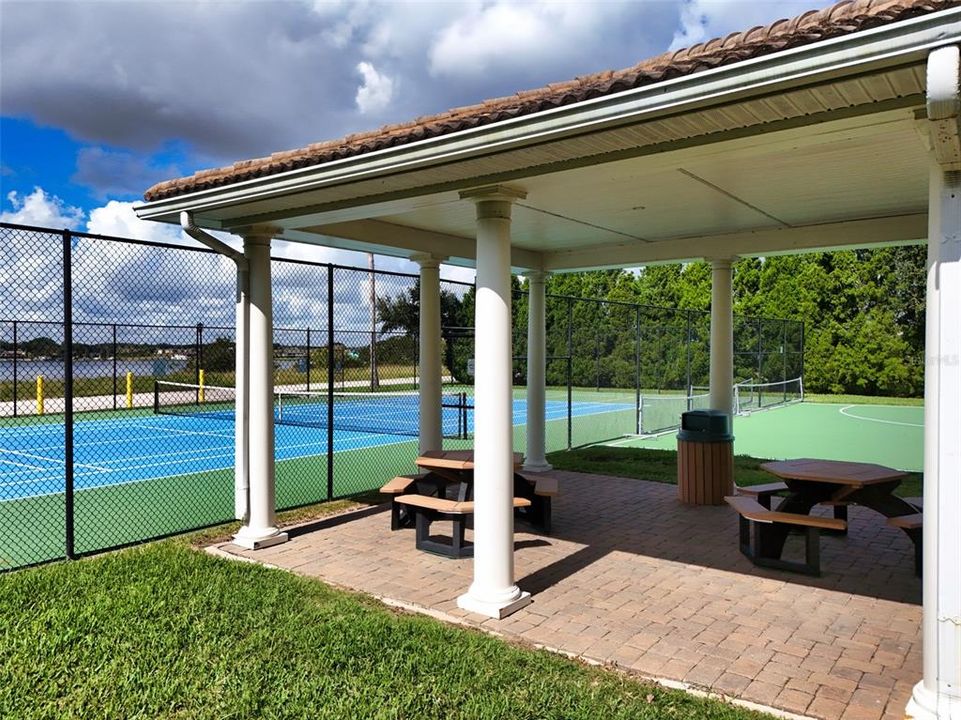 Activo con contrato: $629,900 (4 camas, 4 baños, 3386 Pies cuadrados)