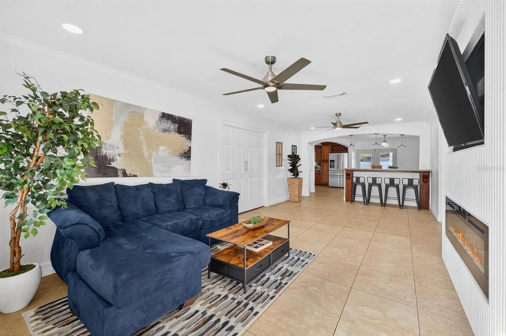 Active With Contract: $445,000 (3 beds, 2 baths, 1314 Square Feet)