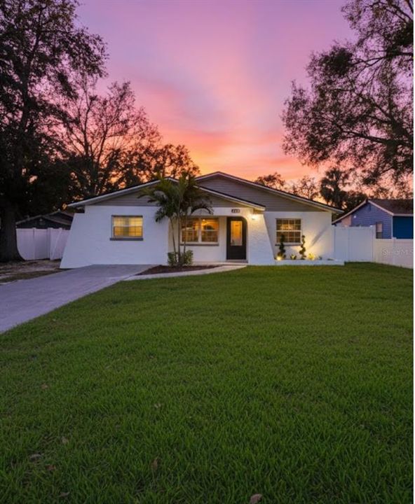 Active With Contract: $445,000 (3 beds, 2 baths, 1314 Square Feet)