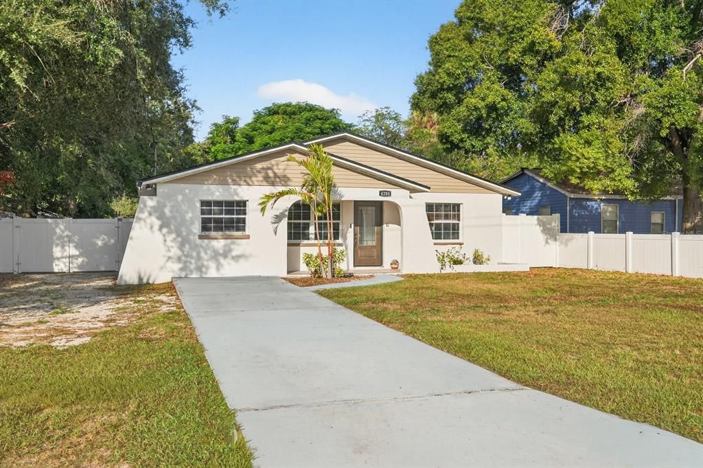 Active With Contract: $445,000 (3 beds, 2 baths, 1314 Square Feet)