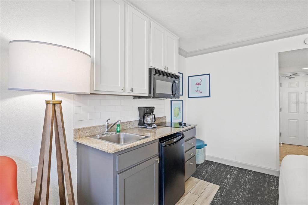 For Sale: $375,000 (0 beds, 1 baths, 330 Square Feet)