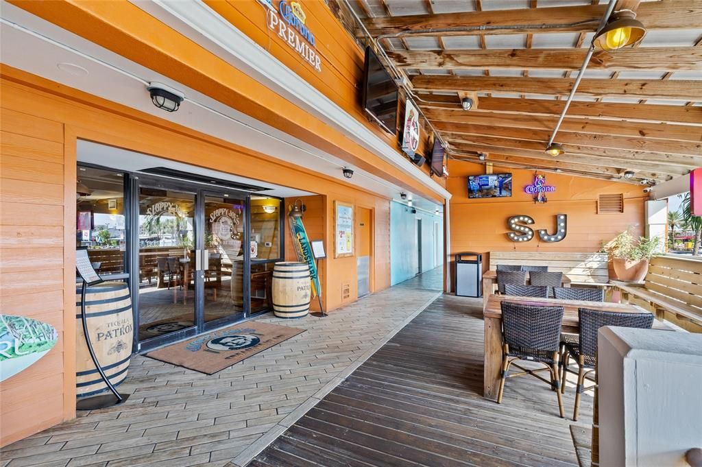 For Sale: $375,000 (0 beds, 1 baths, 330 Square Feet)