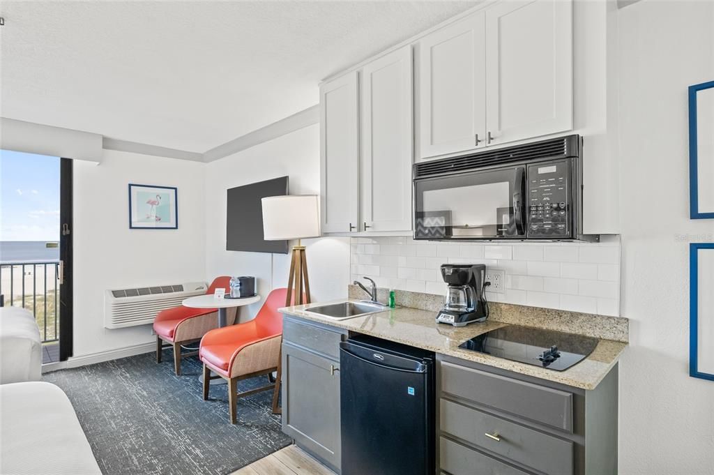 For Sale: $375,000 (0 beds, 1 baths, 330 Square Feet)