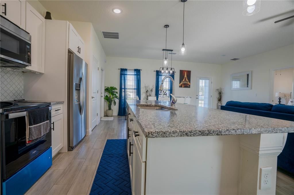 For Sale: $299,999 (4 beds, 2 baths, 1716 Square Feet)