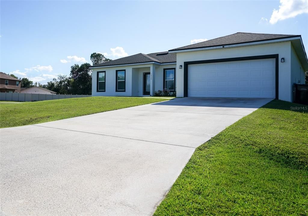 For Sale: $299,999 (4 beds, 2 baths, 1716 Square Feet)