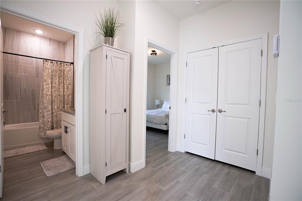 For Sale: $299,999 (4 beds, 2 baths, 1716 Square Feet)