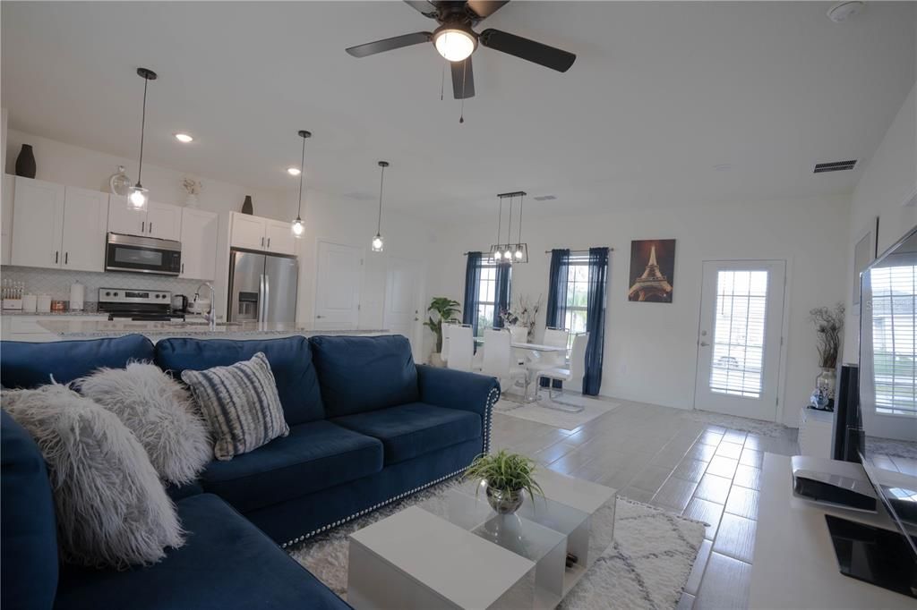 For Sale: $299,999 (4 beds, 2 baths, 1716 Square Feet)