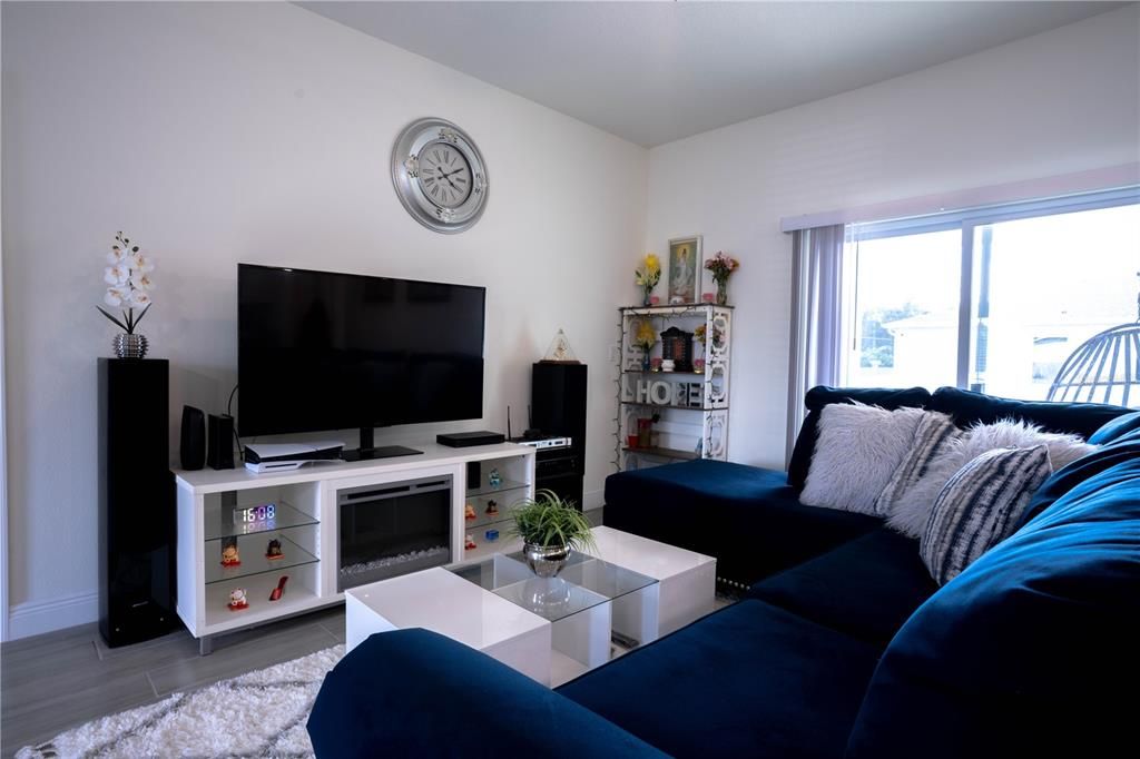 For Sale: $299,999 (4 beds, 2 baths, 1716 Square Feet)