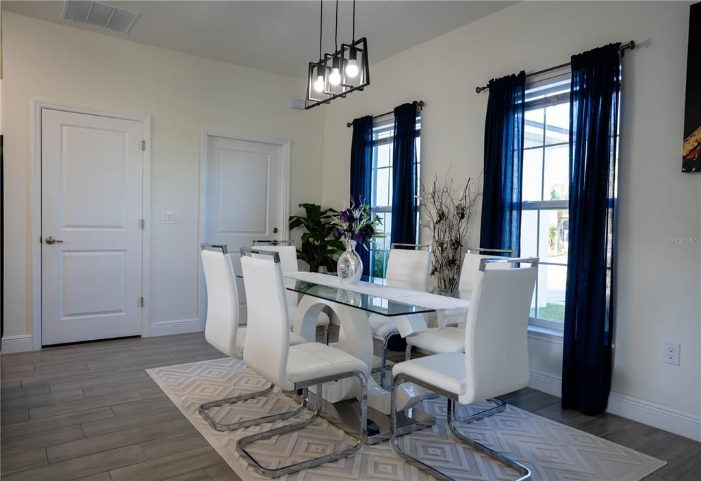 For Sale: $299,999 (4 beds, 2 baths, 1716 Square Feet)