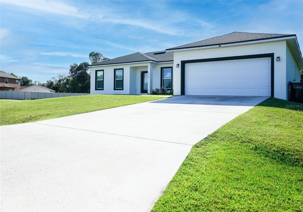 For Sale: $299,999 (4 beds, 2 baths, 1716 Square Feet)