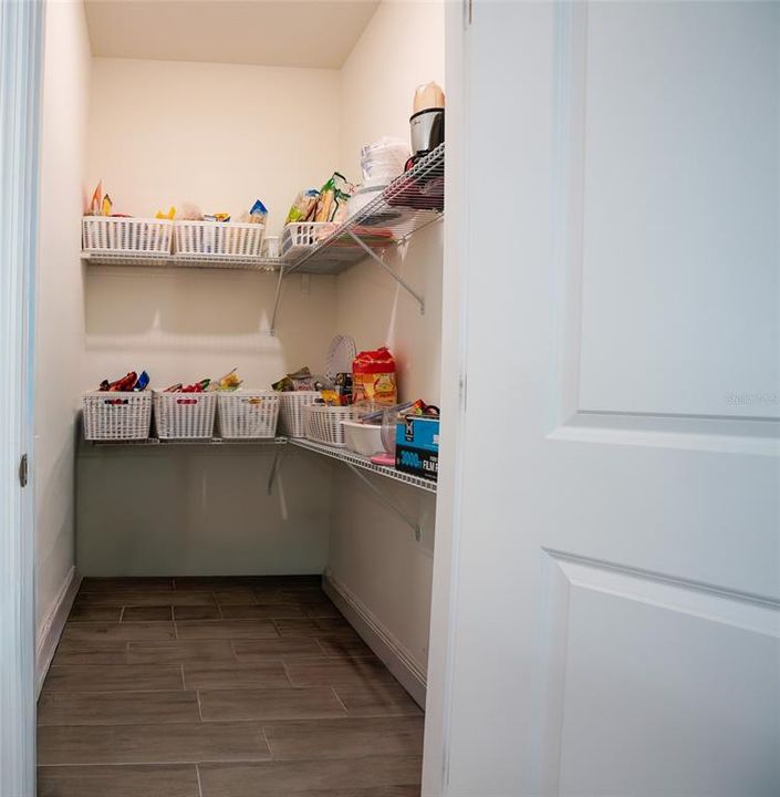 For Sale: $299,999 (4 beds, 2 baths, 1716 Square Feet)