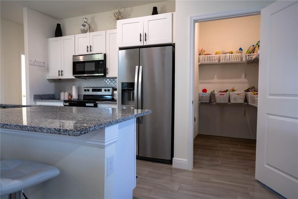 For Sale: $299,999 (4 beds, 2 baths, 1716 Square Feet)