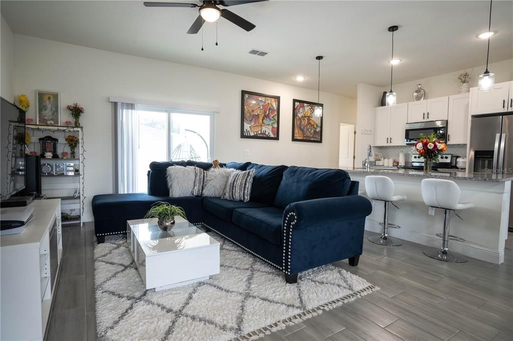 For Sale: $299,999 (4 beds, 2 baths, 1716 Square Feet)