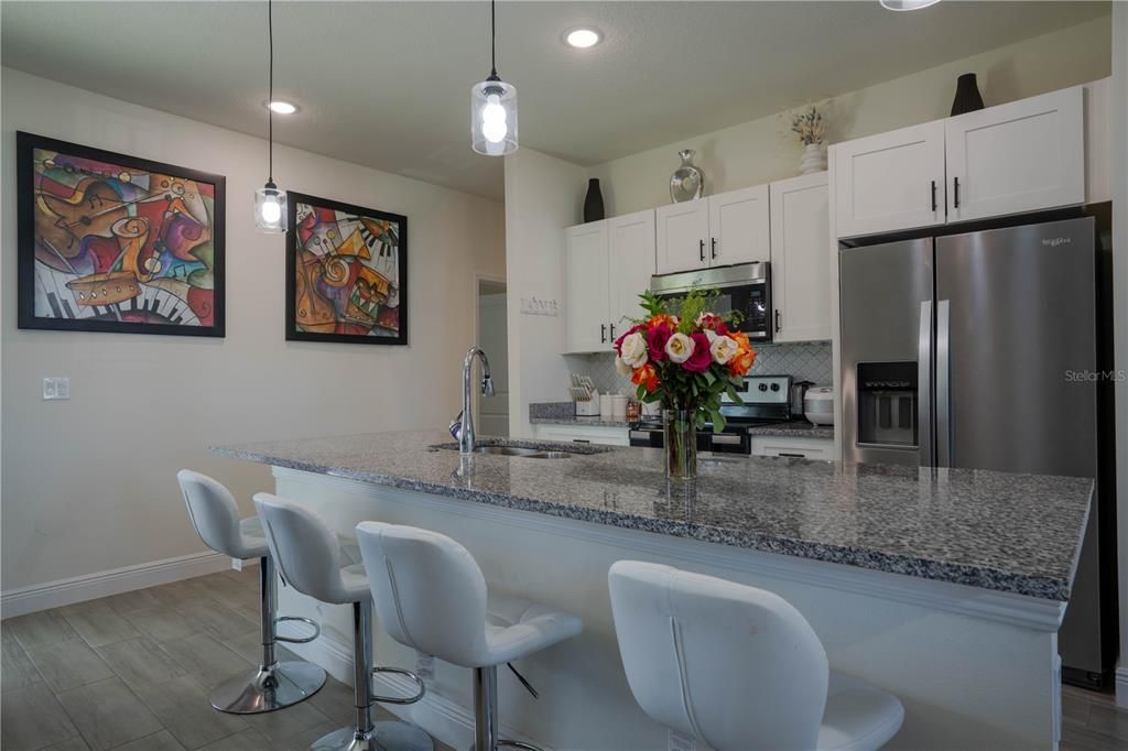 For Sale: $299,999 (4 beds, 2 baths, 1716 Square Feet)