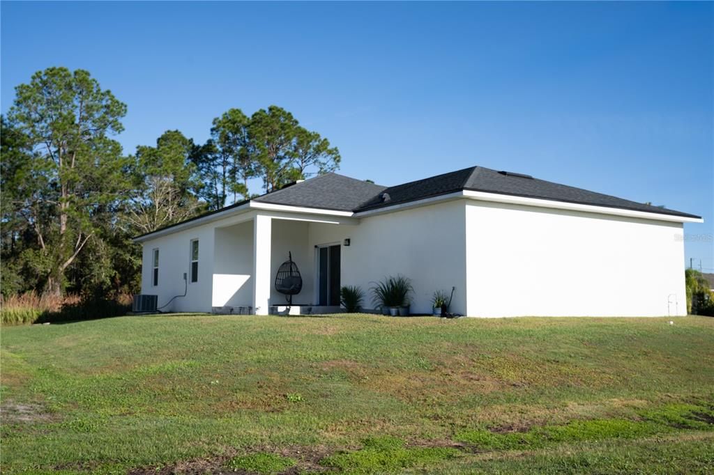 For Sale: $299,999 (4 beds, 2 baths, 1716 Square Feet)