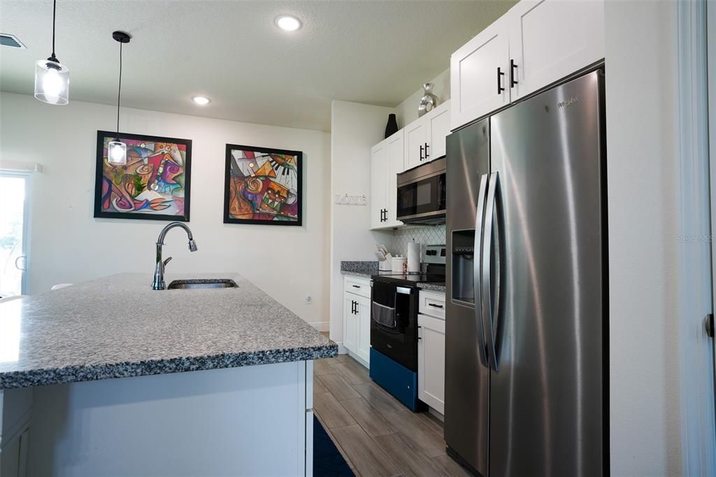 For Sale: $299,999 (4 beds, 2 baths, 1716 Square Feet)