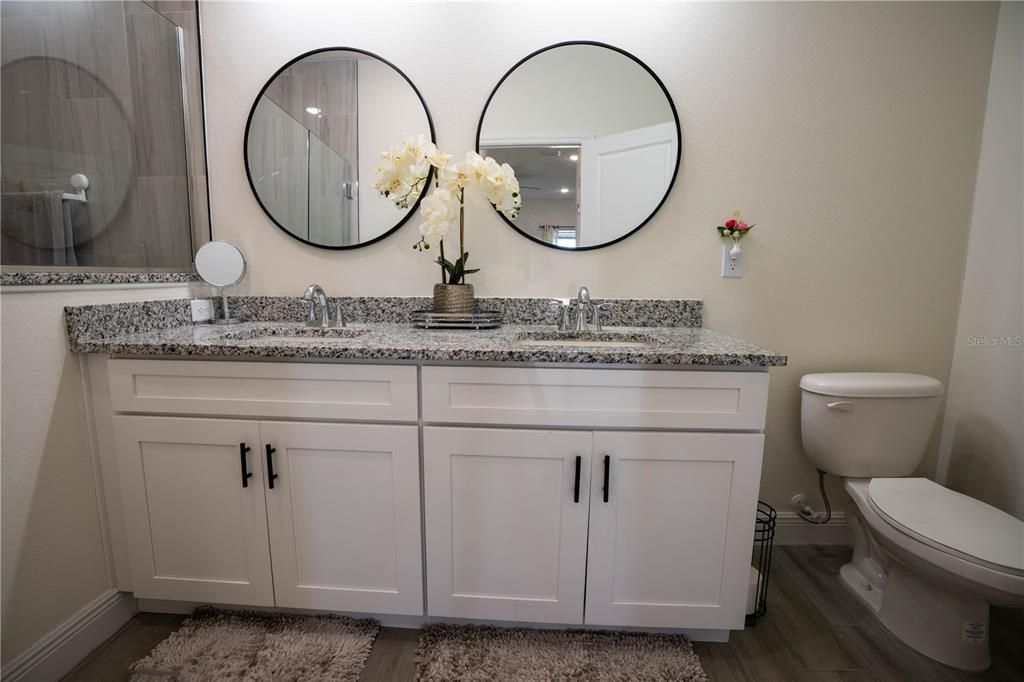 For Sale: $299,999 (4 beds, 2 baths, 1716 Square Feet)