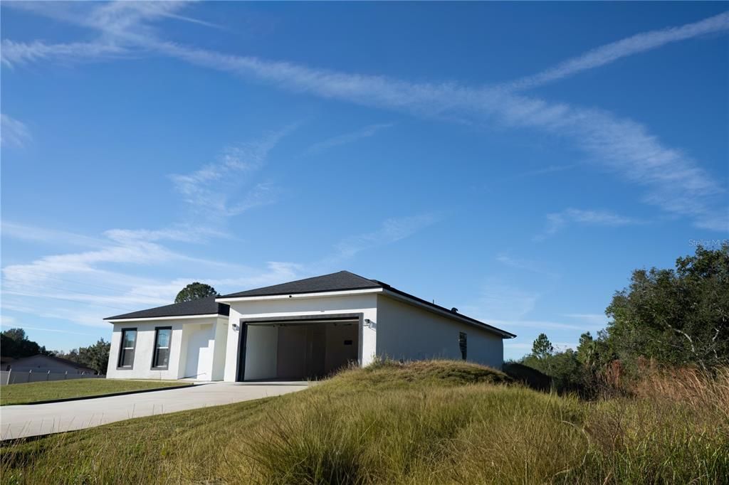 For Sale: $299,999 (4 beds, 2 baths, 1716 Square Feet)