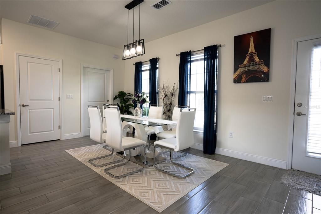 For Sale: $299,999 (4 beds, 2 baths, 1716 Square Feet)