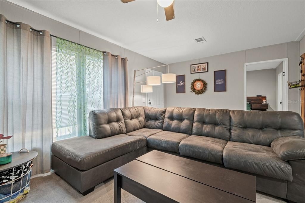 For Sale: $220,000 (3 beds, 2 baths, 920 Square Feet)