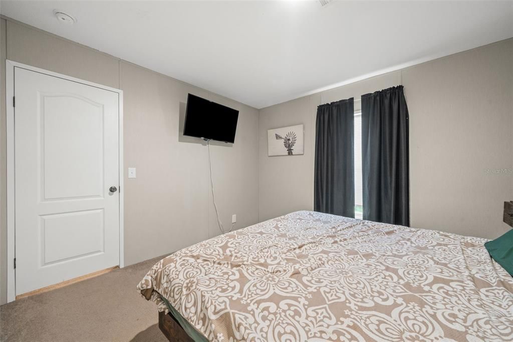 For Sale: $220,000 (3 beds, 2 baths, 920 Square Feet)