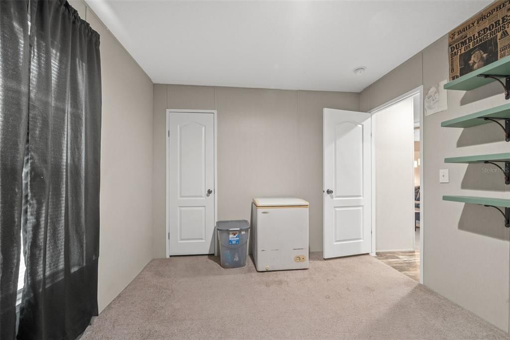 For Sale: $220,000 (3 beds, 2 baths, 920 Square Feet)