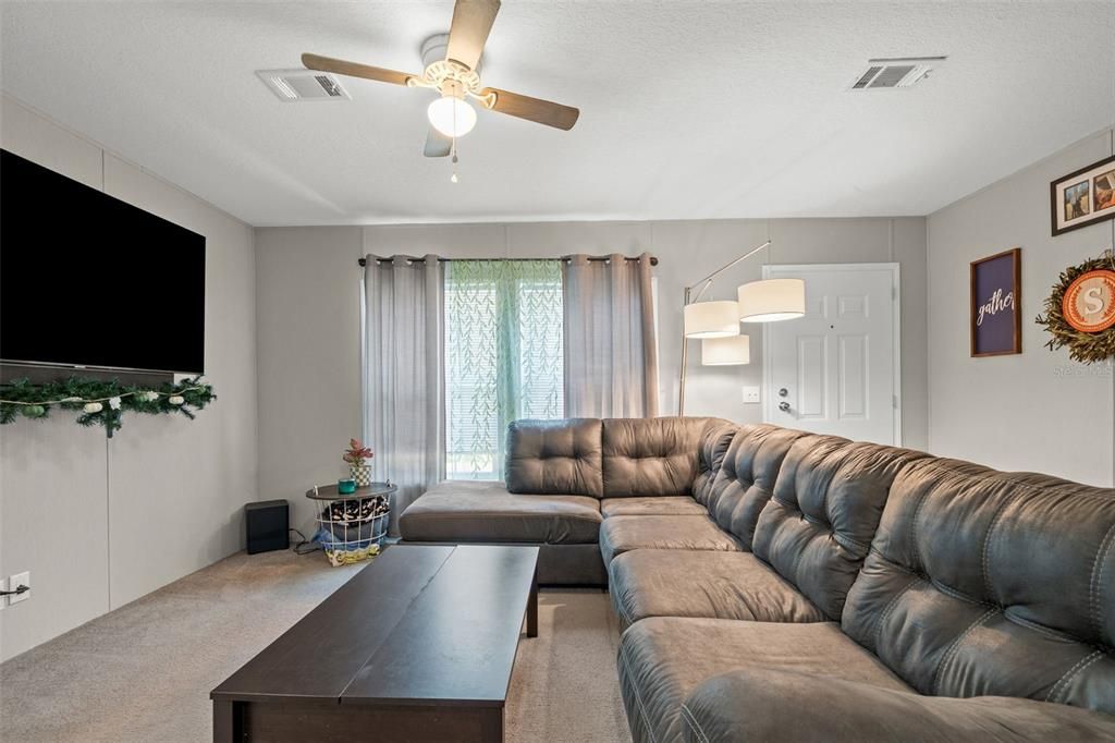 For Sale: $220,000 (3 beds, 2 baths, 920 Square Feet)