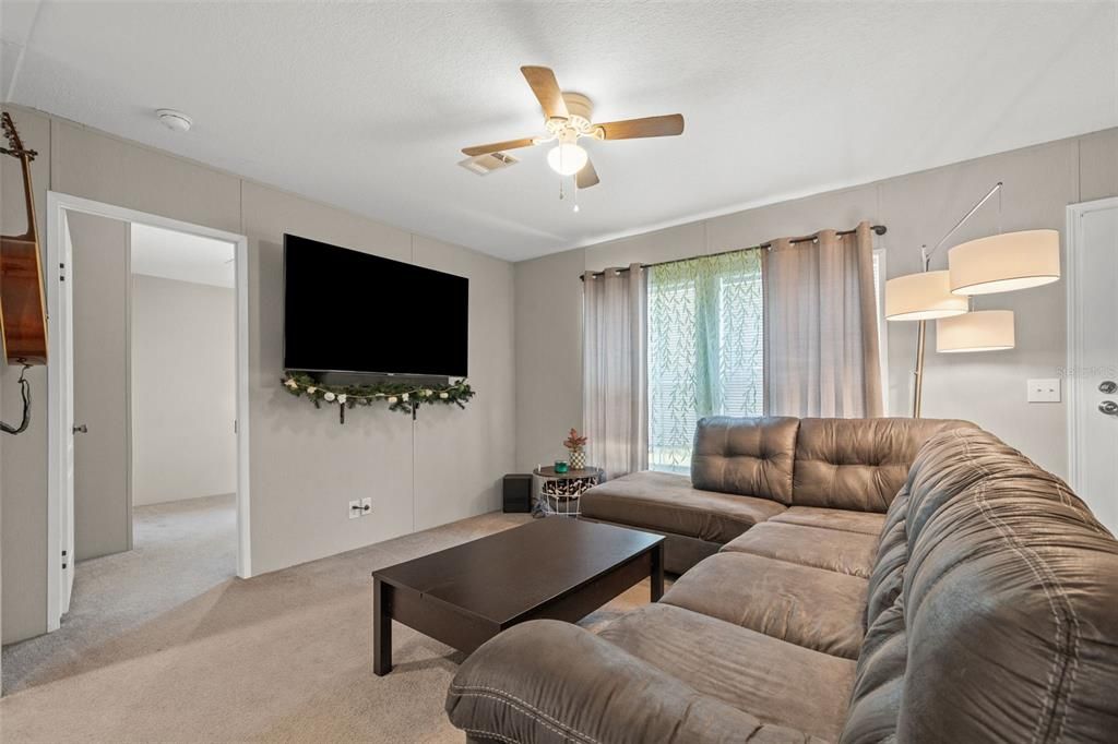 For Sale: $220,000 (3 beds, 2 baths, 920 Square Feet)