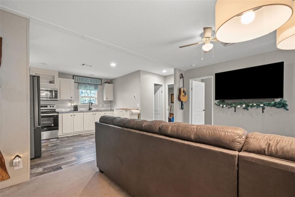 For Sale: $220,000 (3 beds, 2 baths, 920 Square Feet)